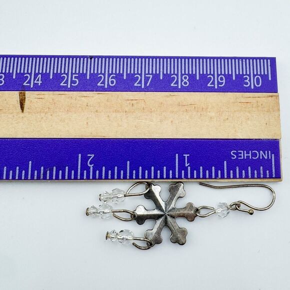 Vintage Snowflake Dangle Earrings Winter Wonderland Festive Holiday Snow Retro - Picture 7 of 7